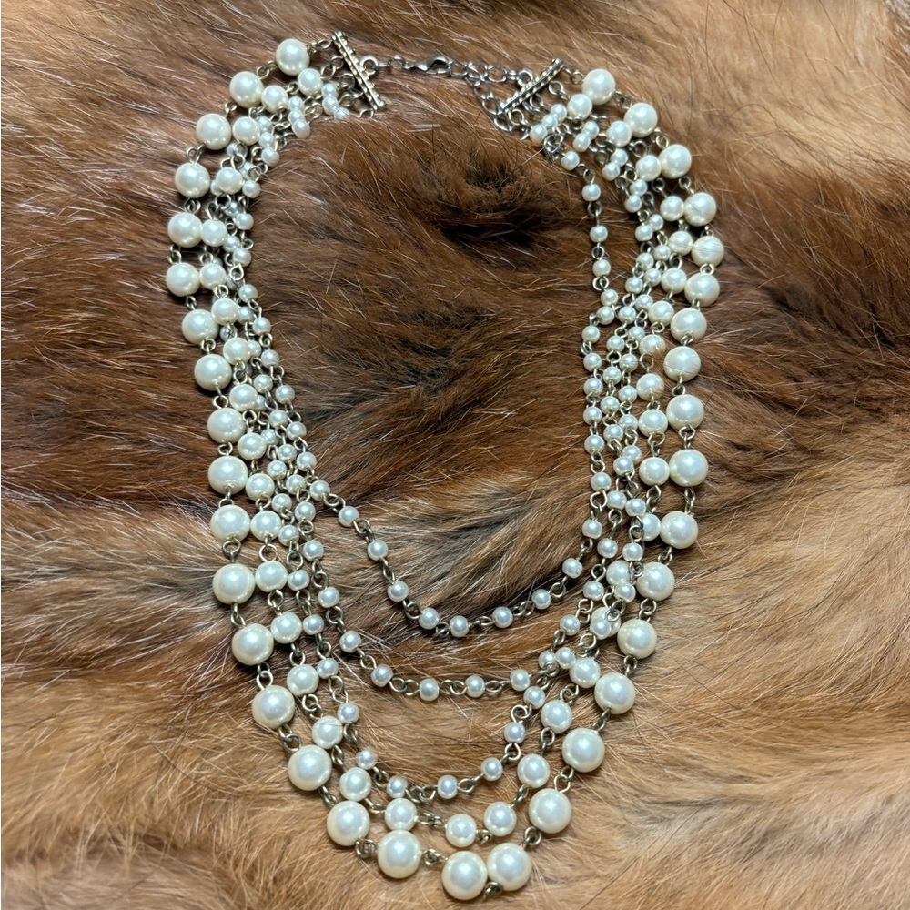 Elegant Pearl and Silver Necklace